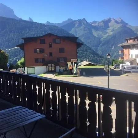 Escale 09 Pour 6 Personnes Sur La Place De La Barboleuse A Apartament Gryon